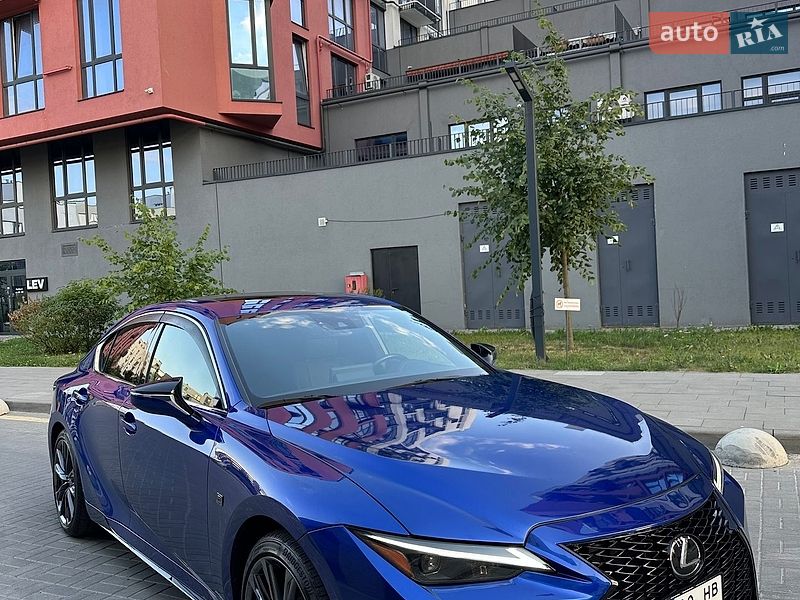 Седан Lexus IS 2022 в Львові