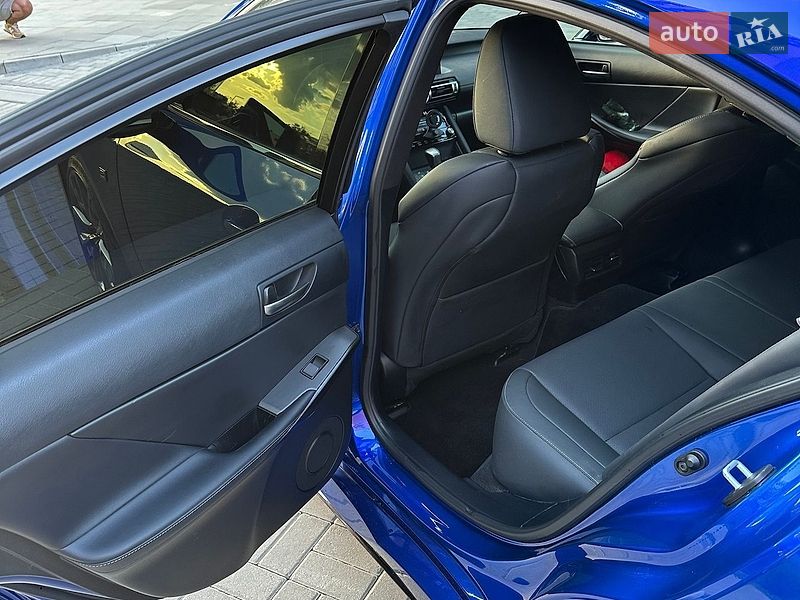 Седан Lexus IS 2022 в Львові