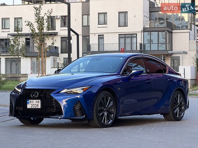 Седан Lexus IS 2022 в Львові