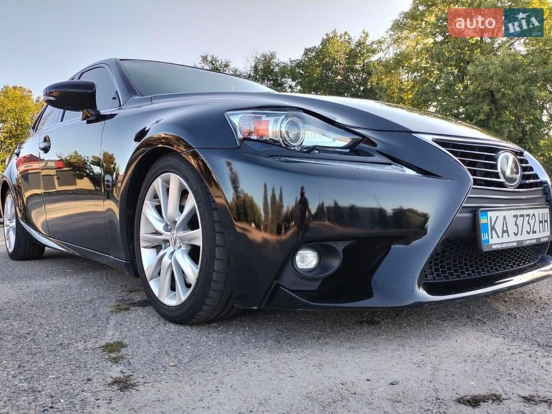 Седан Lexus IS 2016 в Новій Водолагі