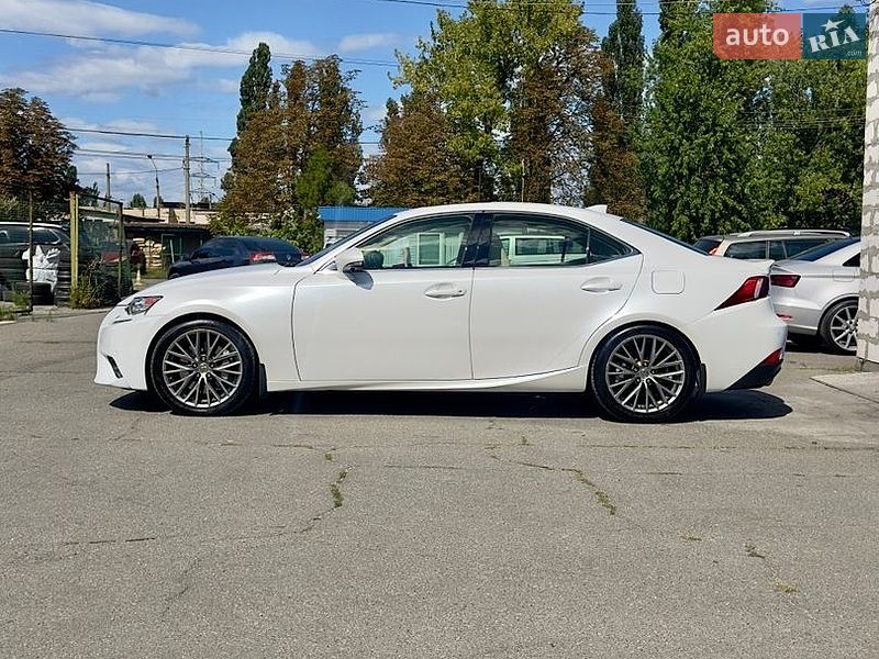 Седан Lexus IS 2015 в Киеве