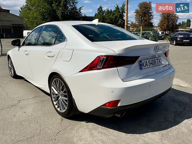 Седан Lexus IS 2015 в Киеве