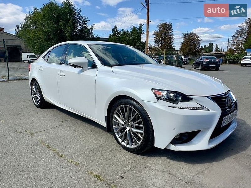 Седан Lexus IS 2015 в Киеве