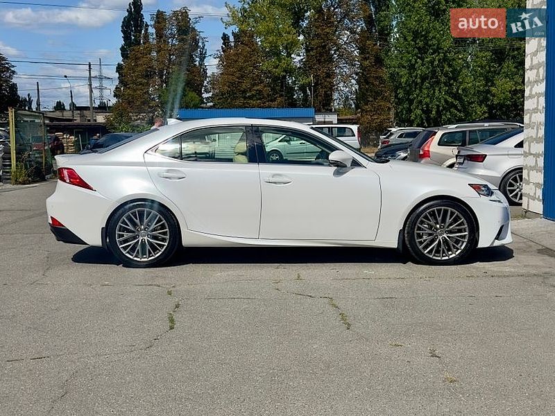 Седан Lexus IS 2015 в Киеве
