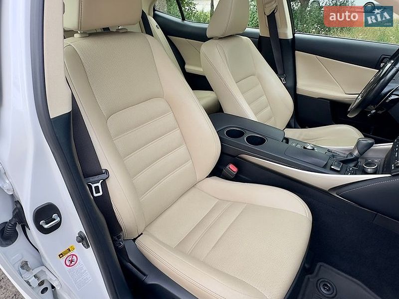 Седан Lexus IS 2015 в Киеве