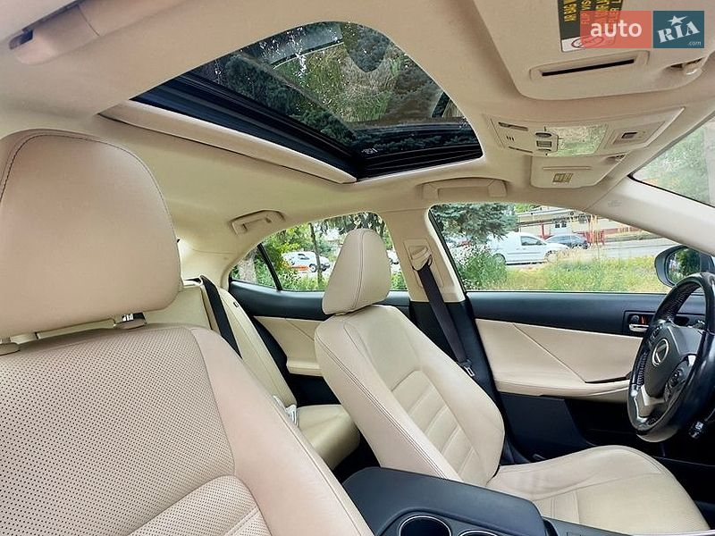 Седан Lexus IS 2015 в Киеве