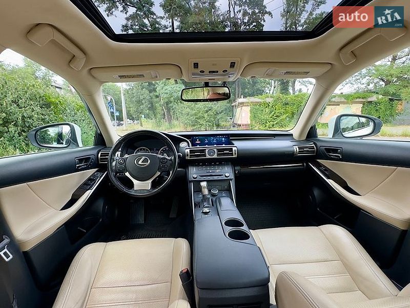 Седан Lexus IS 2015 в Киеве