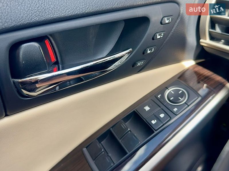 Седан Lexus IS 2015 в Киеве