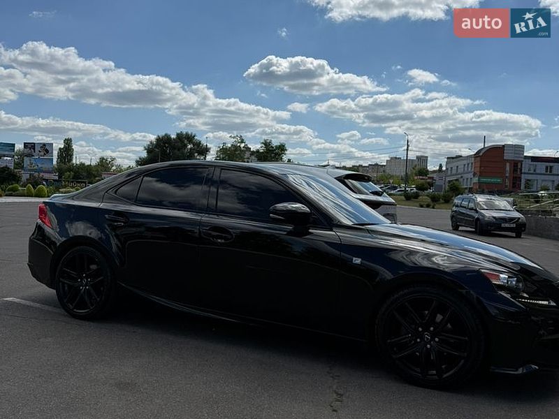 Седан Lexus IS 2015 в Кривом Роге