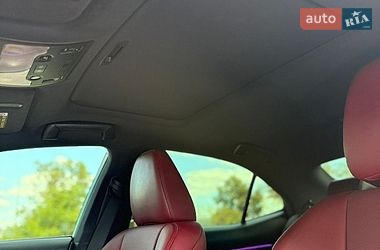 Седан Lexus IS 2015 в Кривом Роге