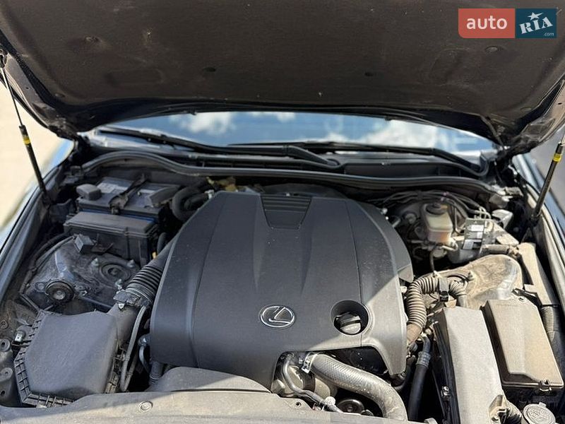 Седан Lexus IS 2015 в Кривом Роге