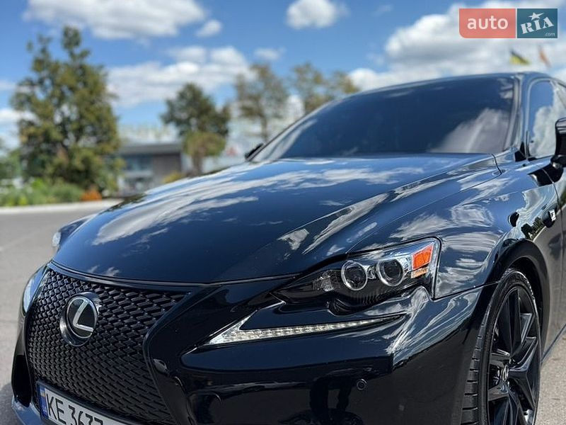 Седан Lexus IS 2015 в Кривом Роге