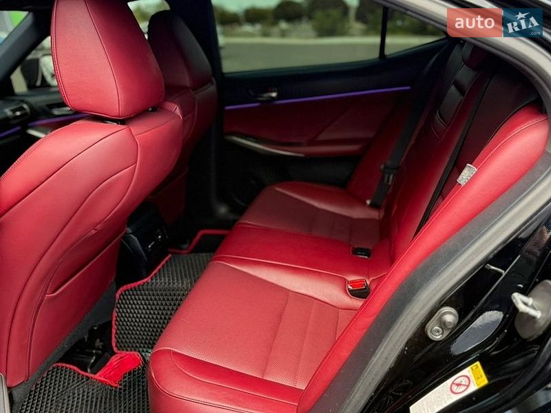 Седан Lexus IS 2015 в Кривом Роге