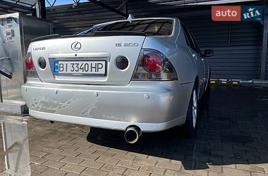 Седан Lexus IS 2000 в Миргороді