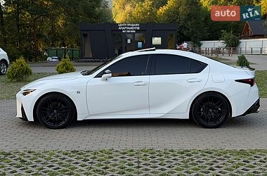 Седан Lexus IS 2023 в Сваляві