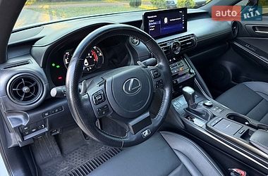 Седан Lexus IS 2023 в Сваляві