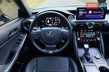 Седан Lexus IS 2023 в Сваляві