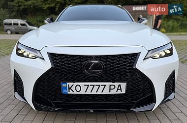 Седан Lexus IS 2023 в Сваляві