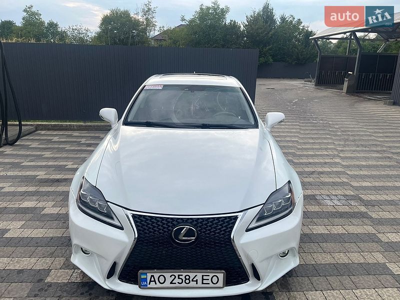 Lexus IS 2010