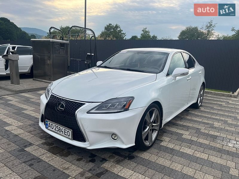 Седан Lexus IS 2010 в Сваляві