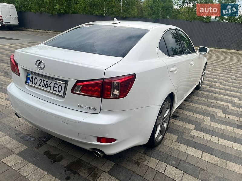Седан Lexus IS 2010 в Сваляві