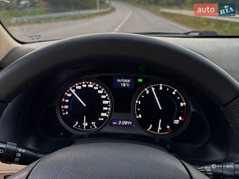 Седан Lexus IS 2006 в Тернополі