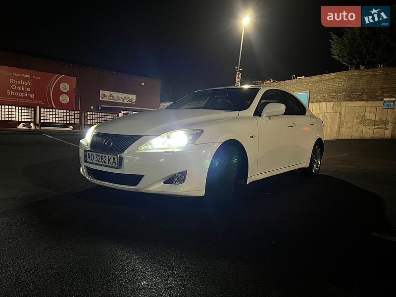 Седан Lexus IS 2005 в Ужгороді