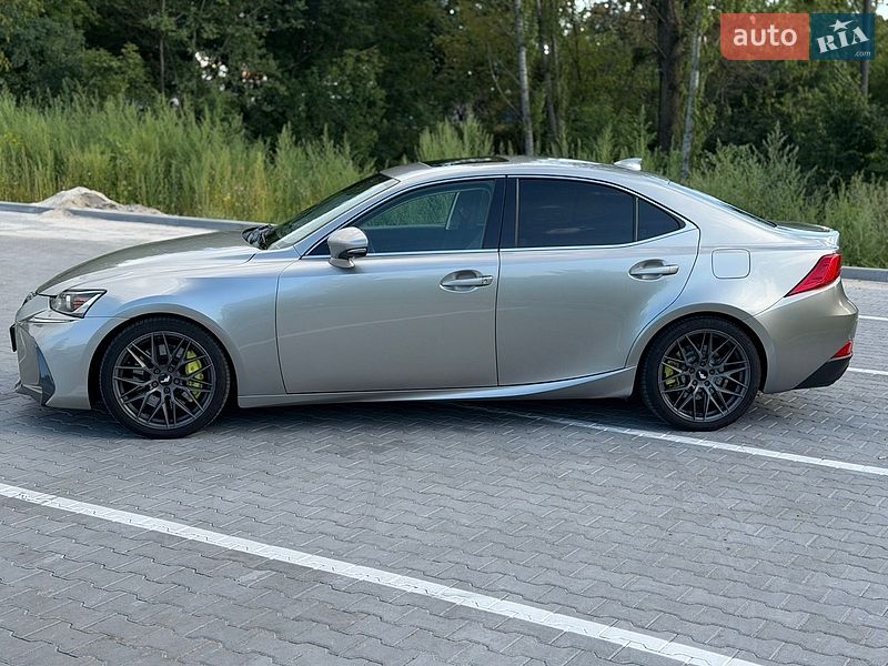 Седан Lexus IS 2018 в Хмельницькому