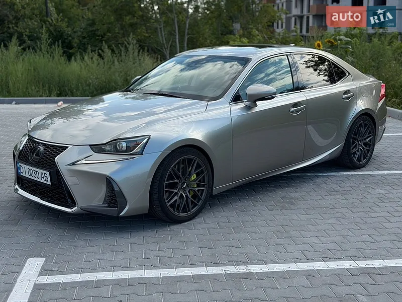 Lexus IS