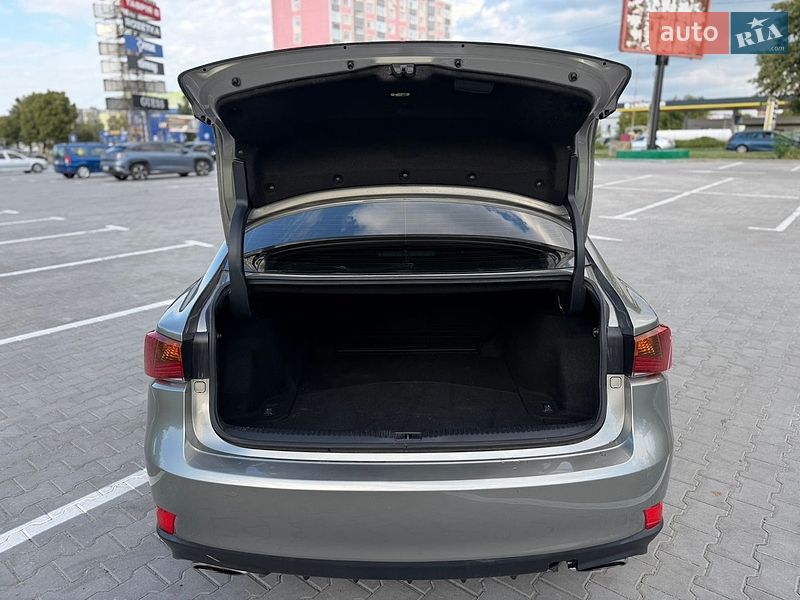 Седан Lexus IS 2018 в Хмельницькому