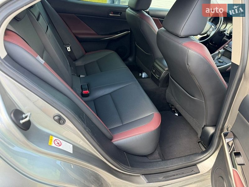 Седан Lexus IS 2018 в Хмельницькому