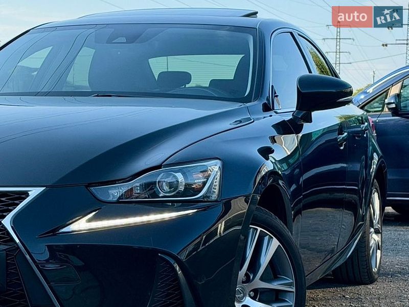 Седан Lexus IS 2020 в Ужгороде