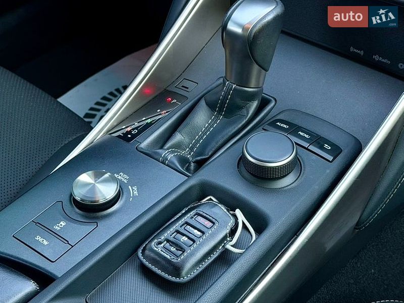 Седан Lexus IS 2020 в Ужгороде