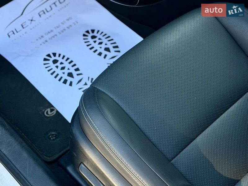Седан Lexus IS 2020 в Ужгороде
