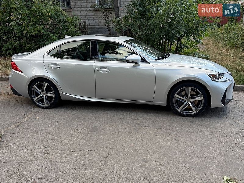Lexus IS 2017