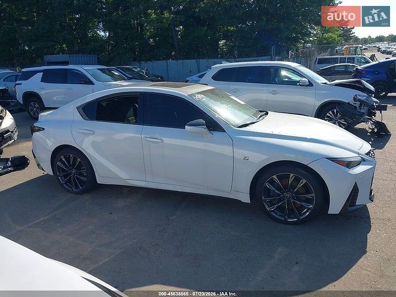 Седан Lexus IS 2022 в Киеве
