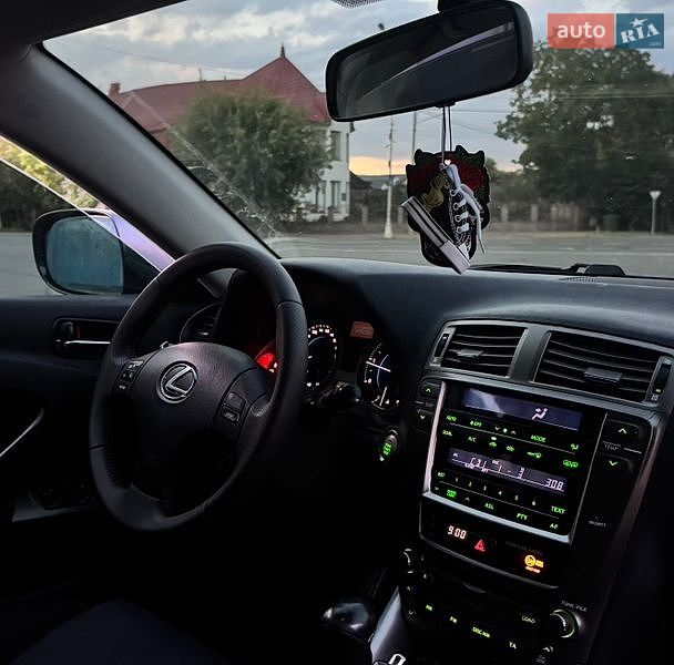 Седан Lexus IS 2007 в Ужгороде