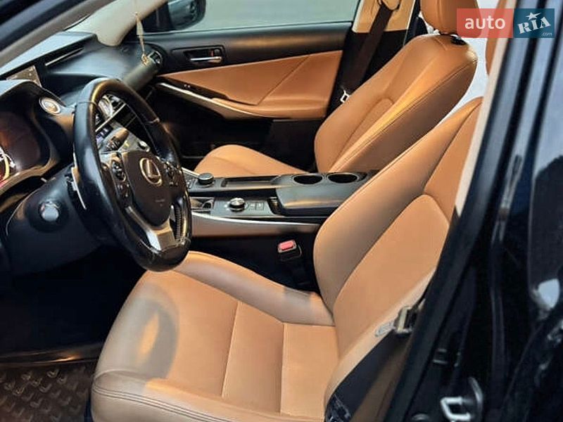 Седан Lexus IS 2015 в Києві