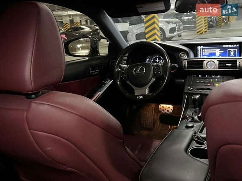 Седан Lexus IS 2015 в Днепре