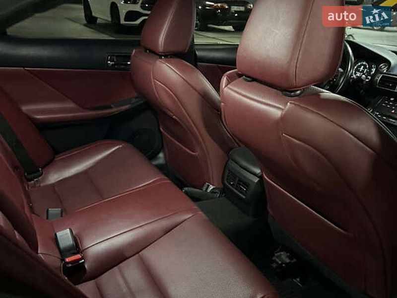 Седан Lexus IS 2015 в Днепре