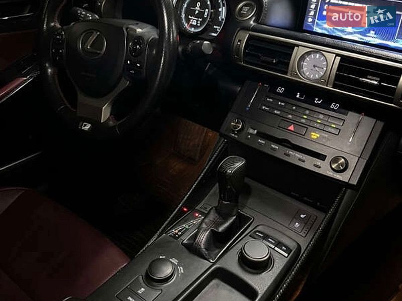 Седан Lexus IS 2015 в Днепре