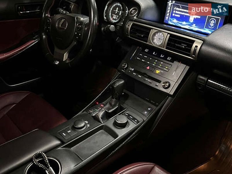 Седан Lexus IS 2015 в Днепре