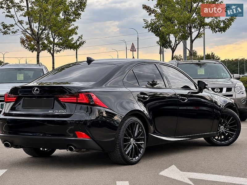 Седан Lexus IS 2014 в Києві