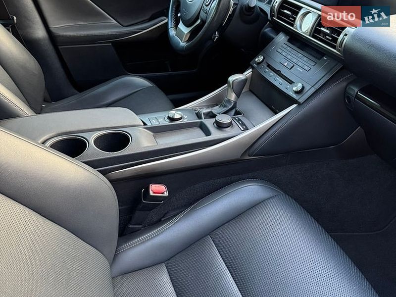 Седан Lexus IS 2015 в Киеве