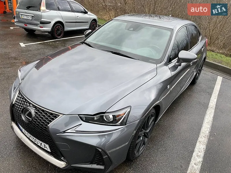 Lexus IS