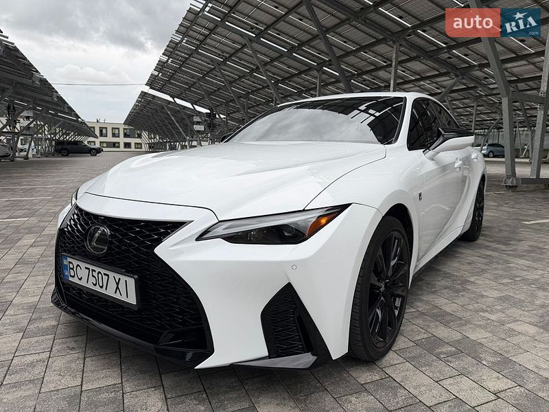 Седан Lexus IS 2023 в Львове