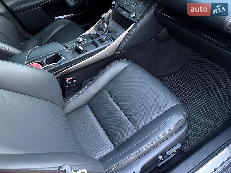 Седан Lexus IS 2014 в Києві