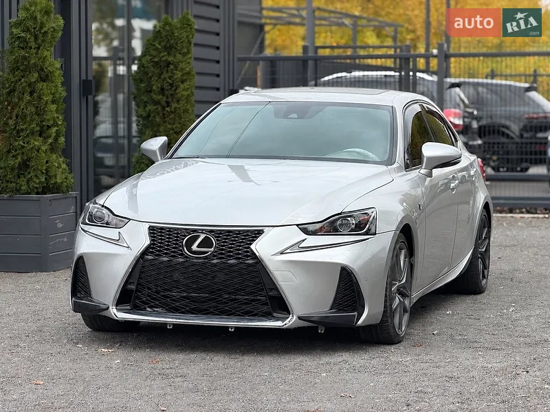 Lexus IS 2020