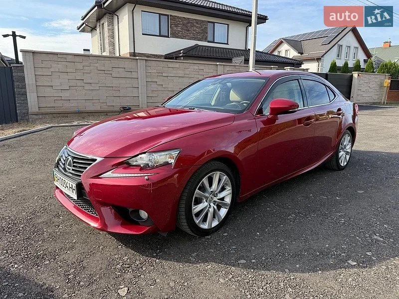 Lexus IS