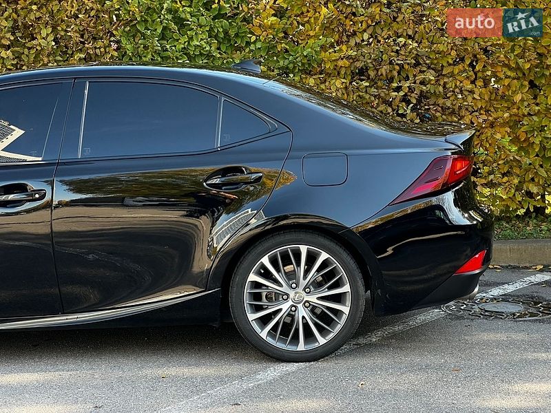 Седан Lexus IS 2015 в Києві